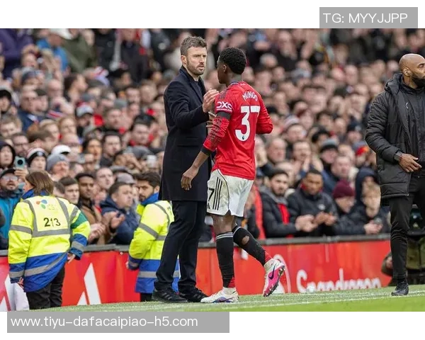 早报聚焦:世界杯抽签即将揭晓曼联平西汉姆米兰意杯遭遇淘汰